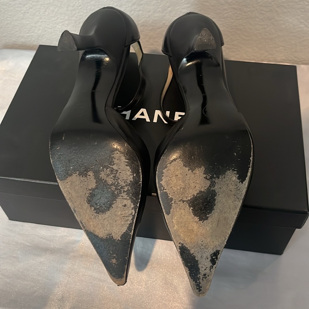 Chanel Shoe Size 37 Black Leather Pointed Toe Chain Detail Ankle Strap Pump - Picture 10 of 15